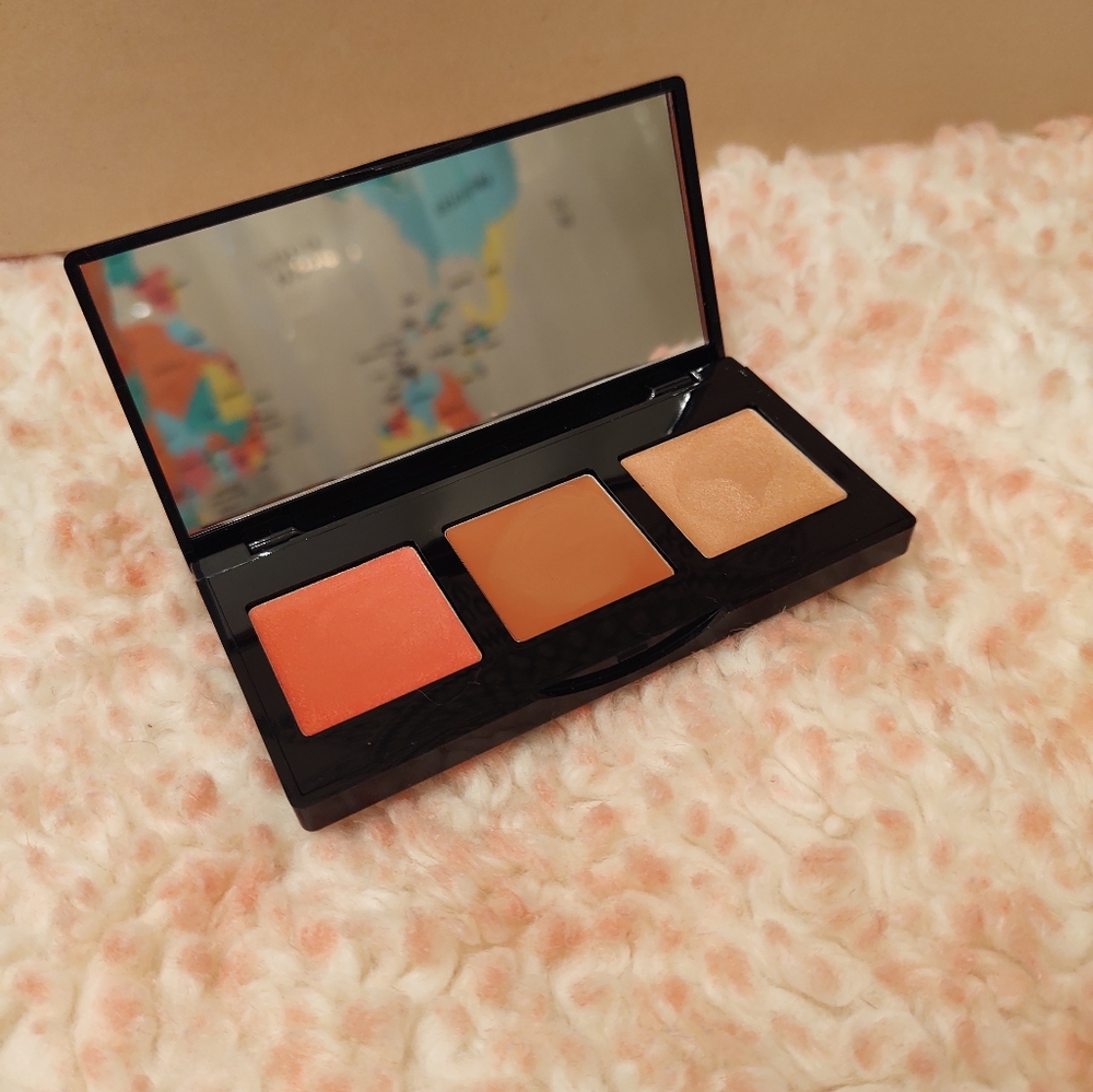 Laura geller multitasking eye lip cheek pallete